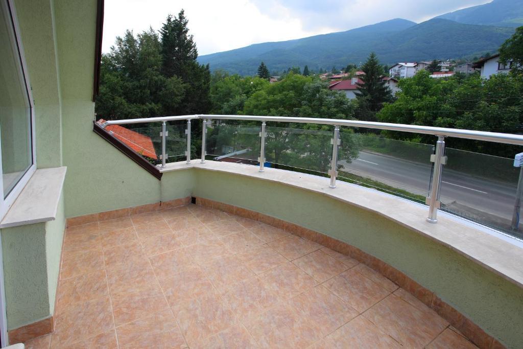 Family Hotel Diana София Экстерьер фото